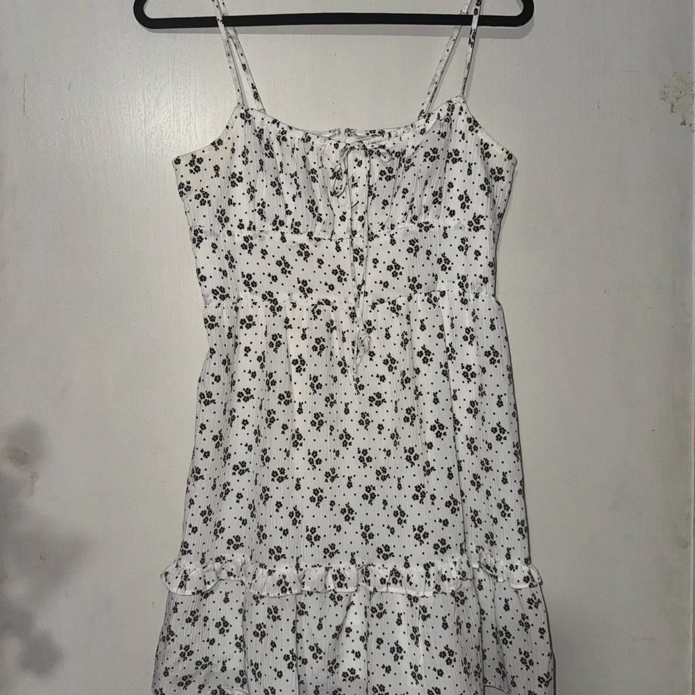 BCBGeneration White Floral Dress